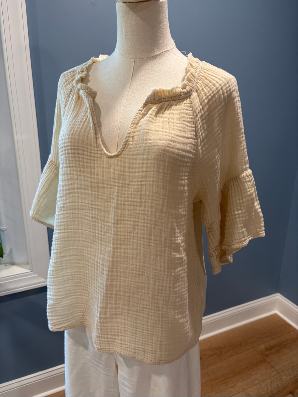 Michael Stars Gauze Top XS Cream Boho Raw Edge Bell Sleeve Blouse - Picture 3 of 8